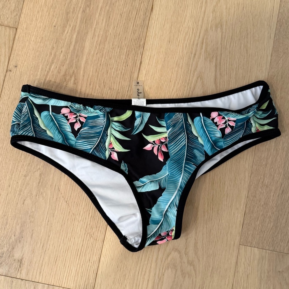 ❤️Cupshe - Black Tropical Print Bikini Bottom - S